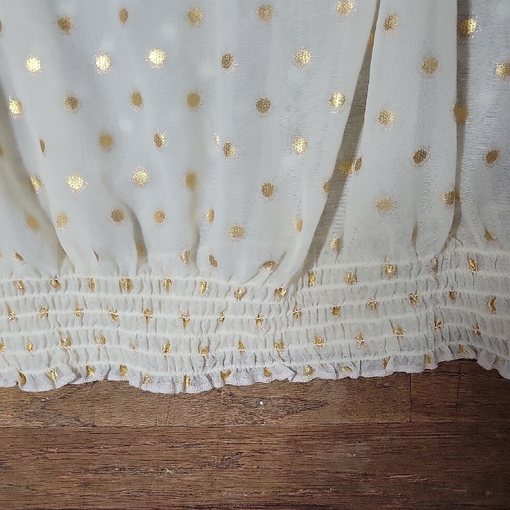 🔵3/$13 NWOT No Boundaries Cream Top with Gold Chain Detail - Picture 3 of 5